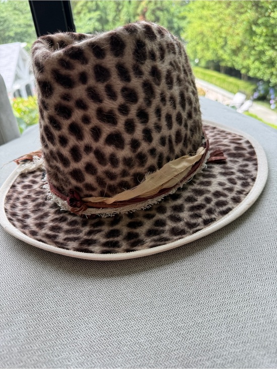 Teressa Foglia Cybil Leopard Print Felt Hat in Cheetah Brown 7 1/4 Excellent!